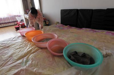 涡阳楼上漏水，住户失联，小区没物管，业主维权难！律师来支招……